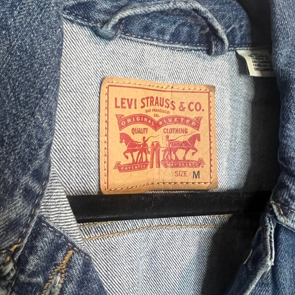 Women’s Levi’s denim jacket - Picture 4 of 7